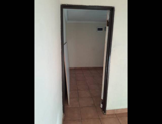 6 BEDROOM HOUSE FOR SALE IN LEACHVILLE EXT 3